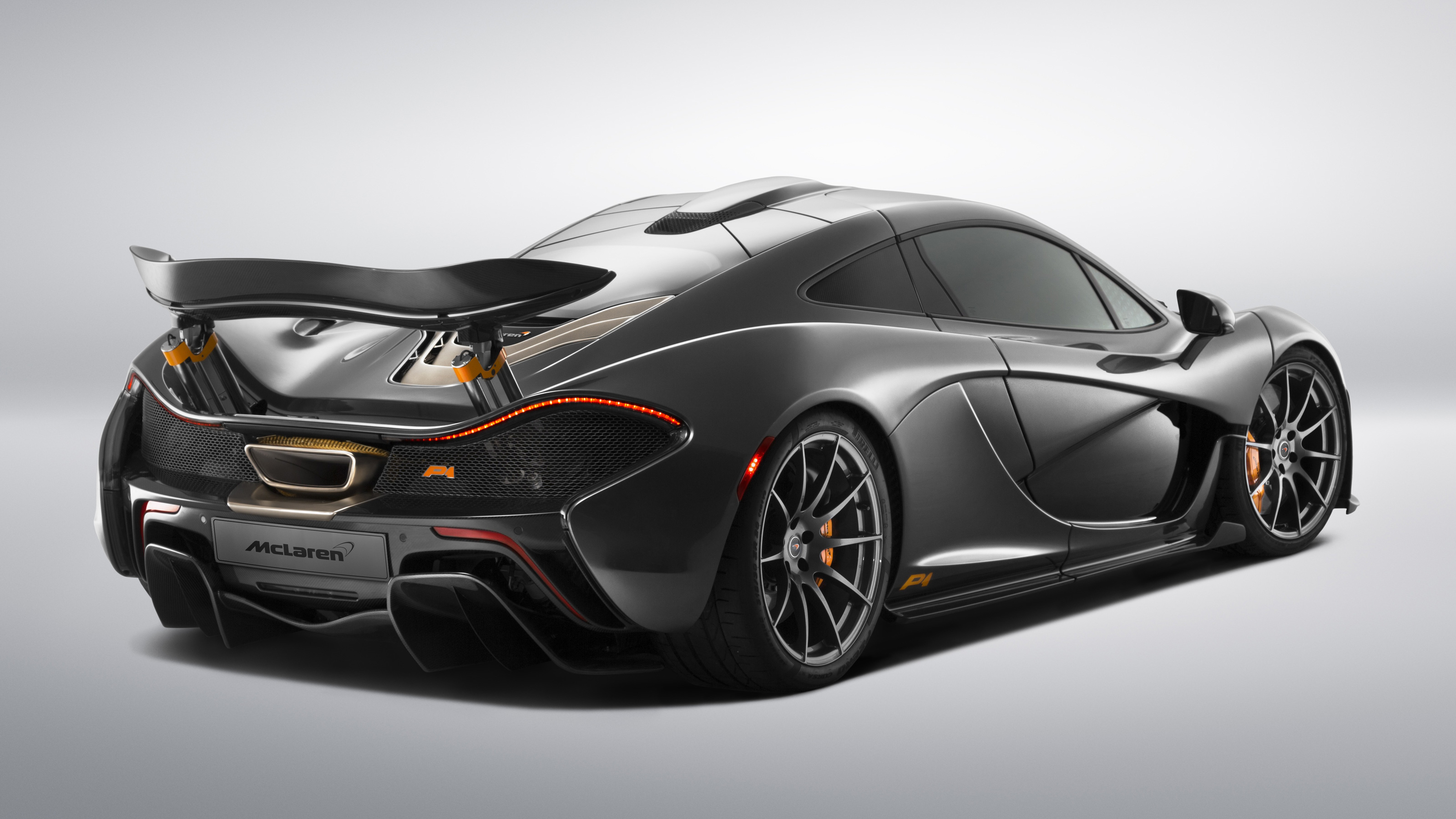 McLaren P1 - rear view