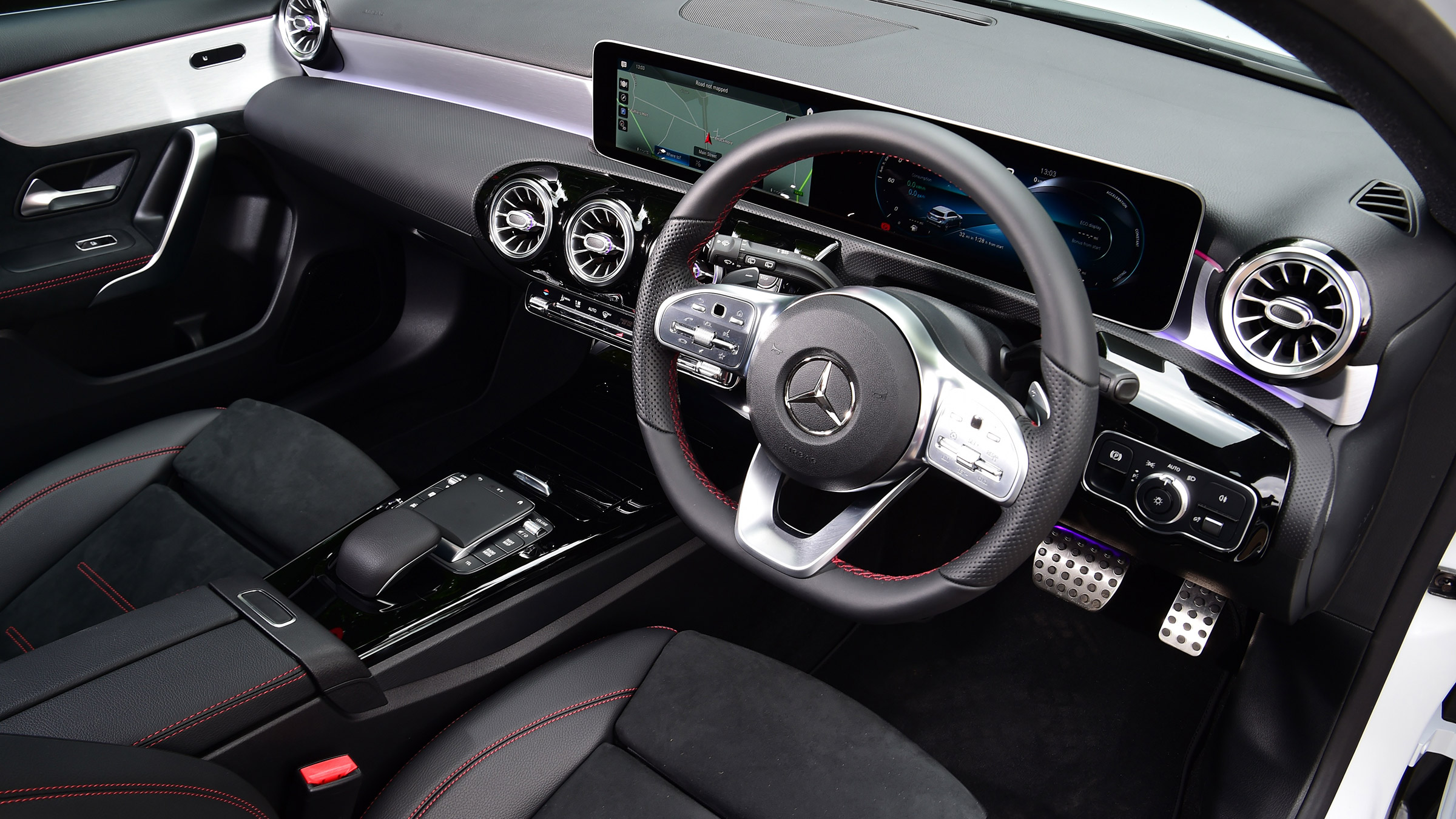Mercedes A250e - interior