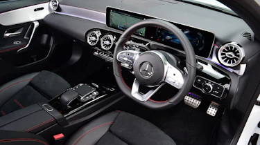 Mercedes A250e - interior