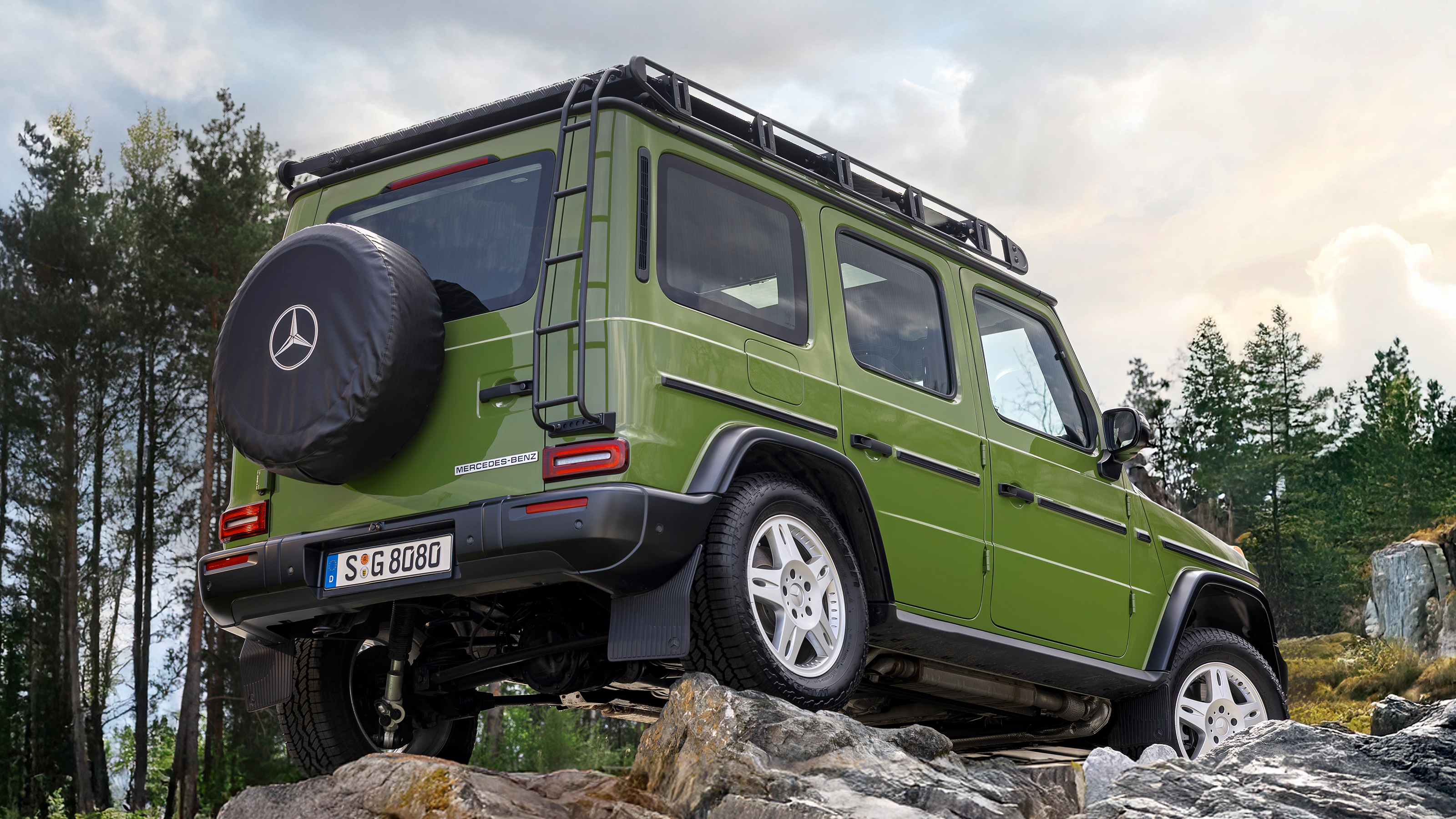Mercedes G-Class ‘Edition Stronger than the 1980s’ - green rear angled