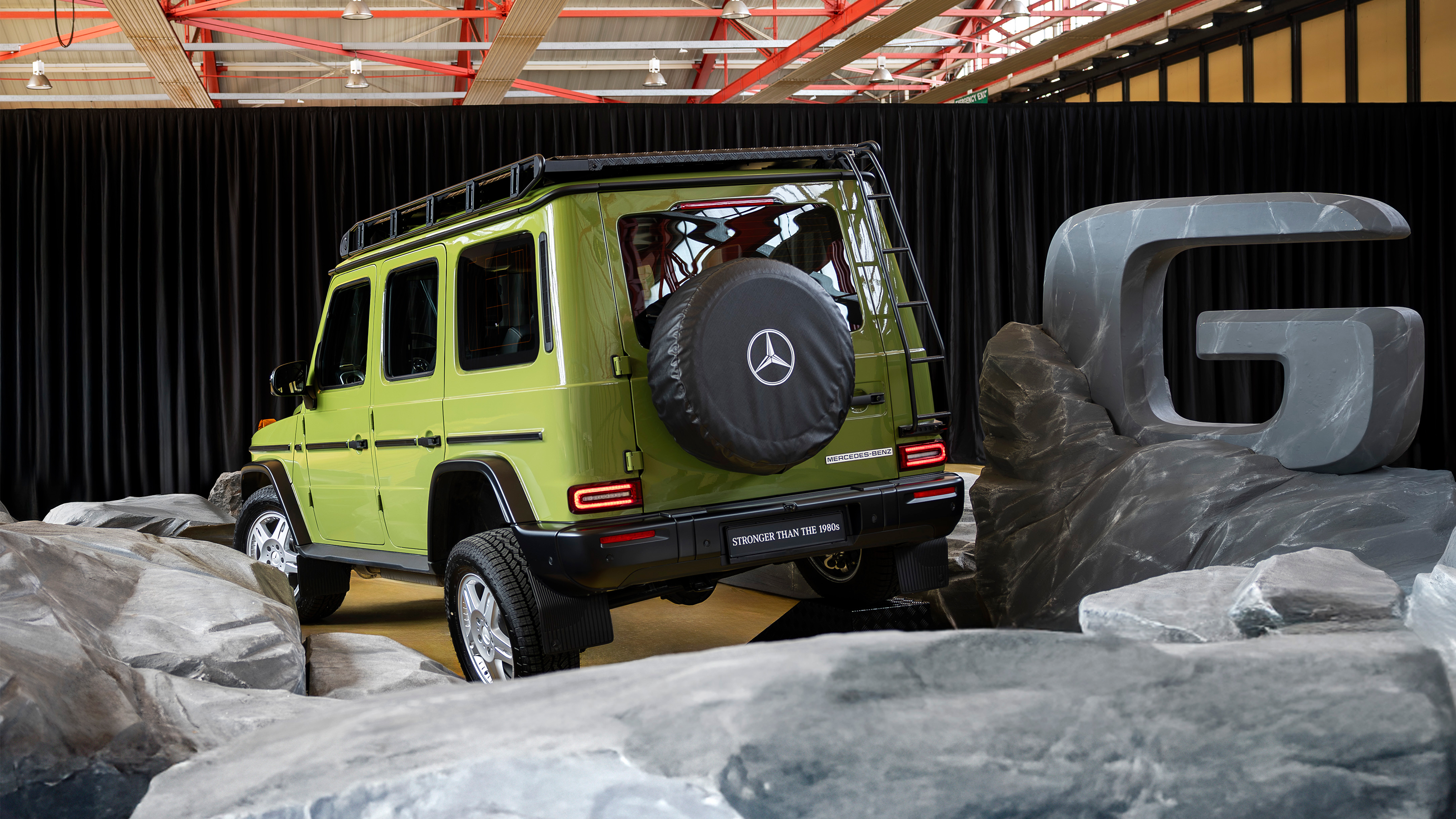 Mercedes G-Class ‘Edition Stronger than the 1980s’ - green static rear with 'G'