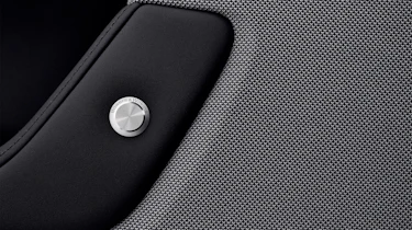 Polestar 2 - speaker button