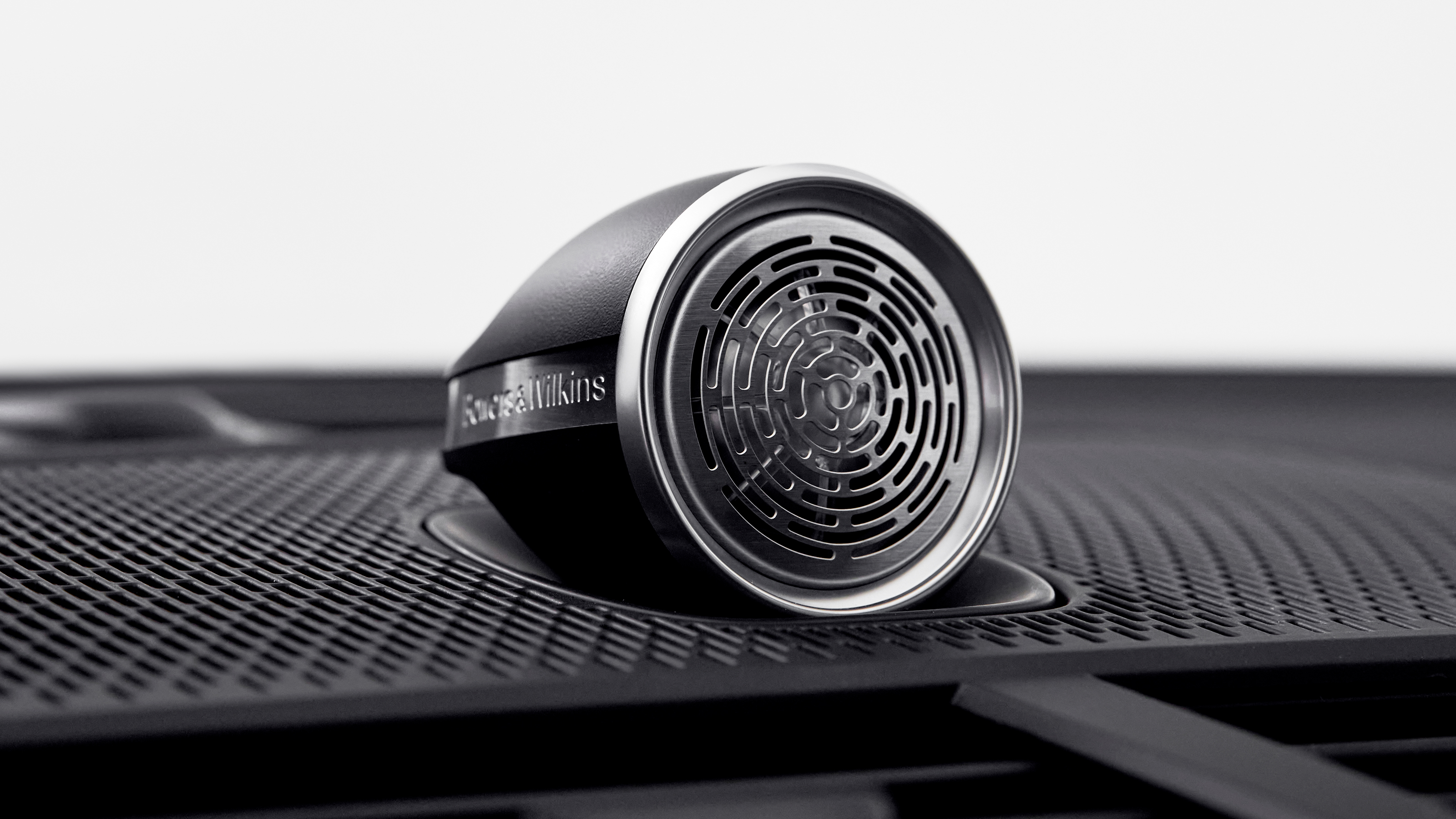 Polestar 2 - dashboard speaker