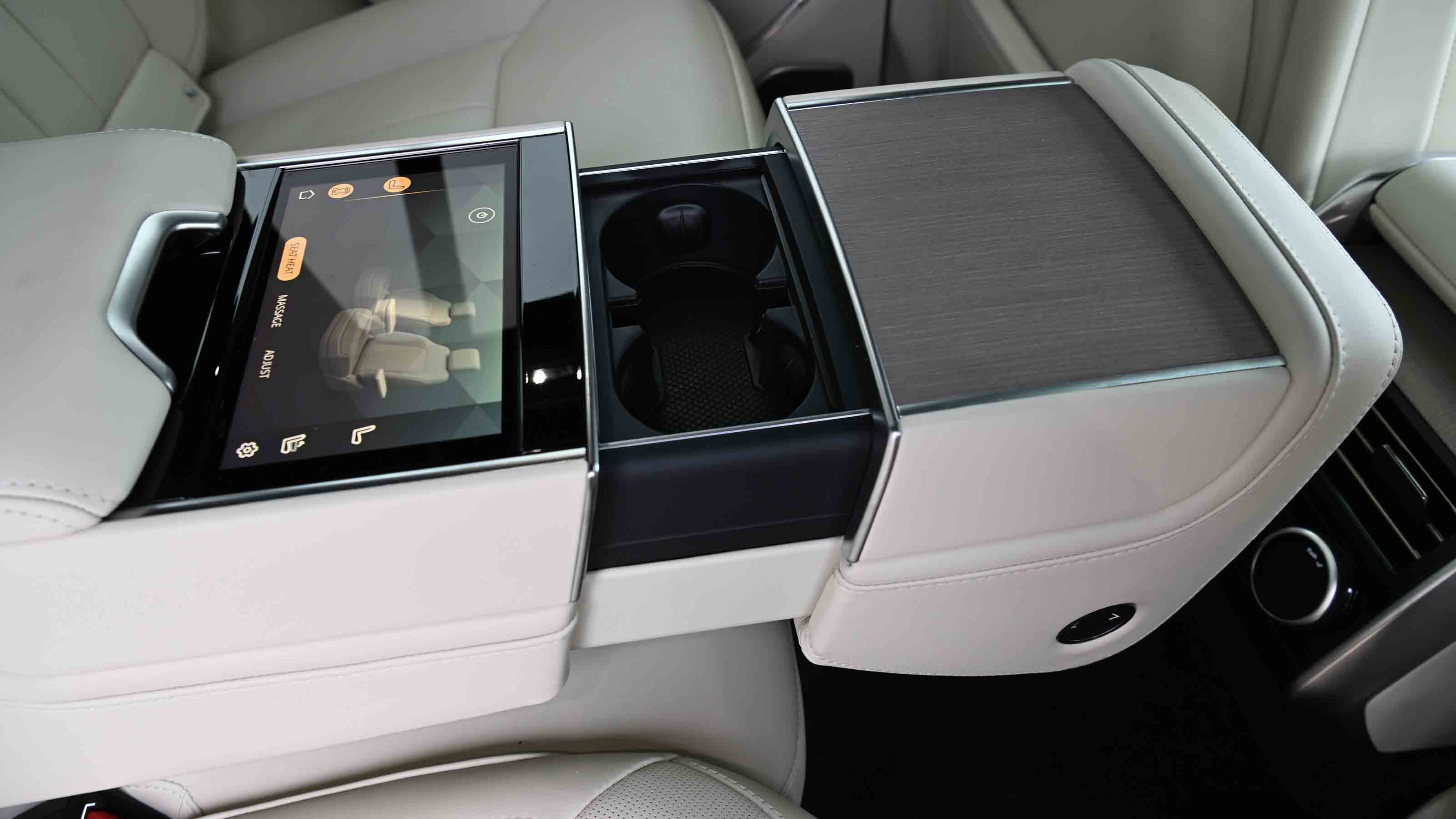 Range Rover - rear seat screen