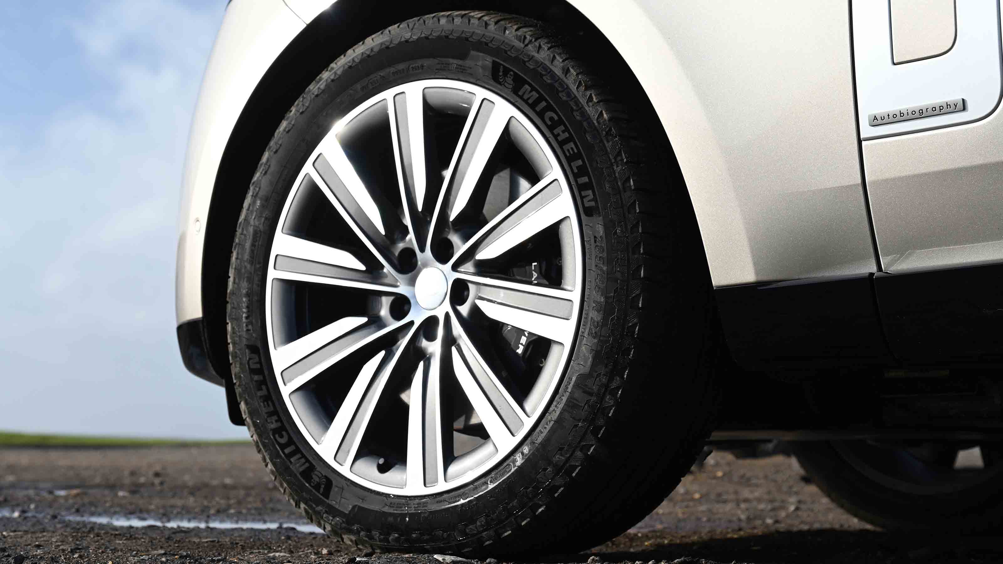 Range Rover - alloy wheel