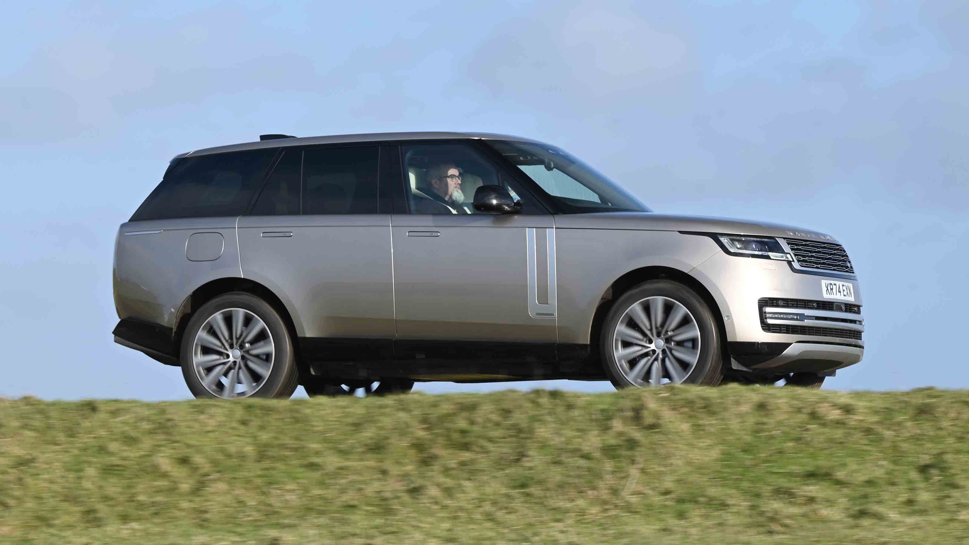 Range Rover - side panning, driver's side