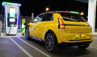 Renault 5 E-Tech Iconic charging at night