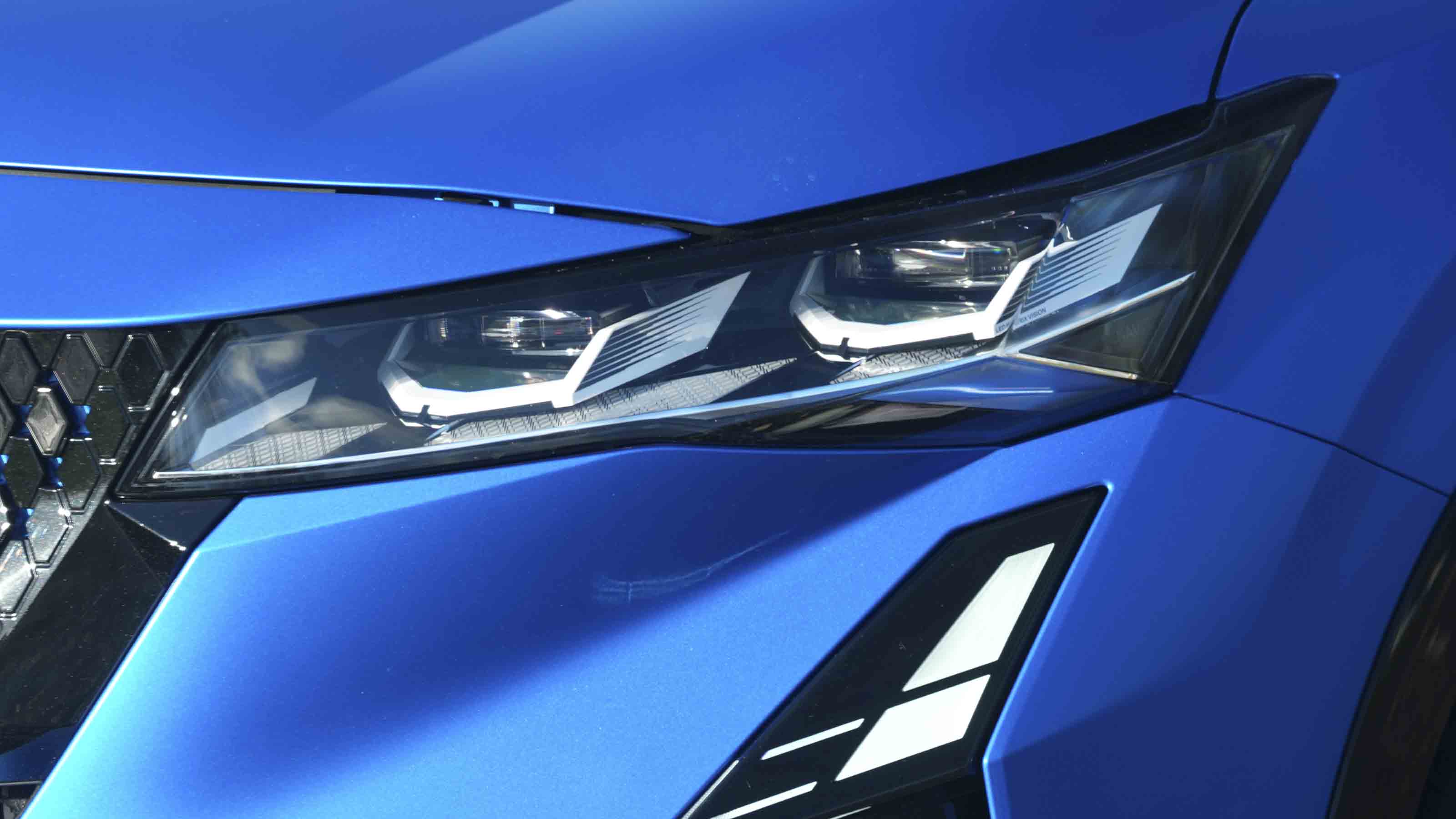 Renault Rafale - head light detail 