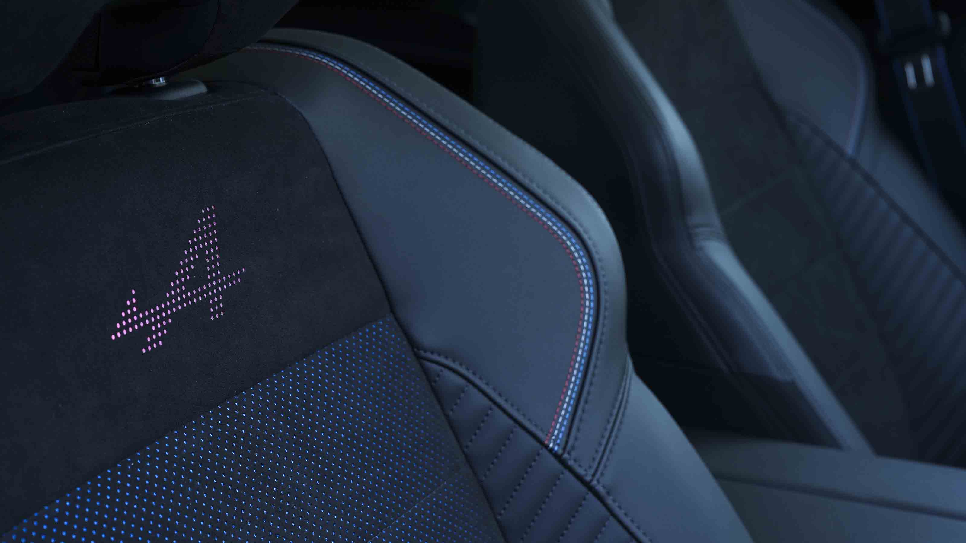 Renault Rafale - front seat detail