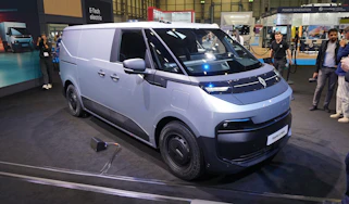 Renault Trafic on display at Commercial Vehicle Show - front 3/4