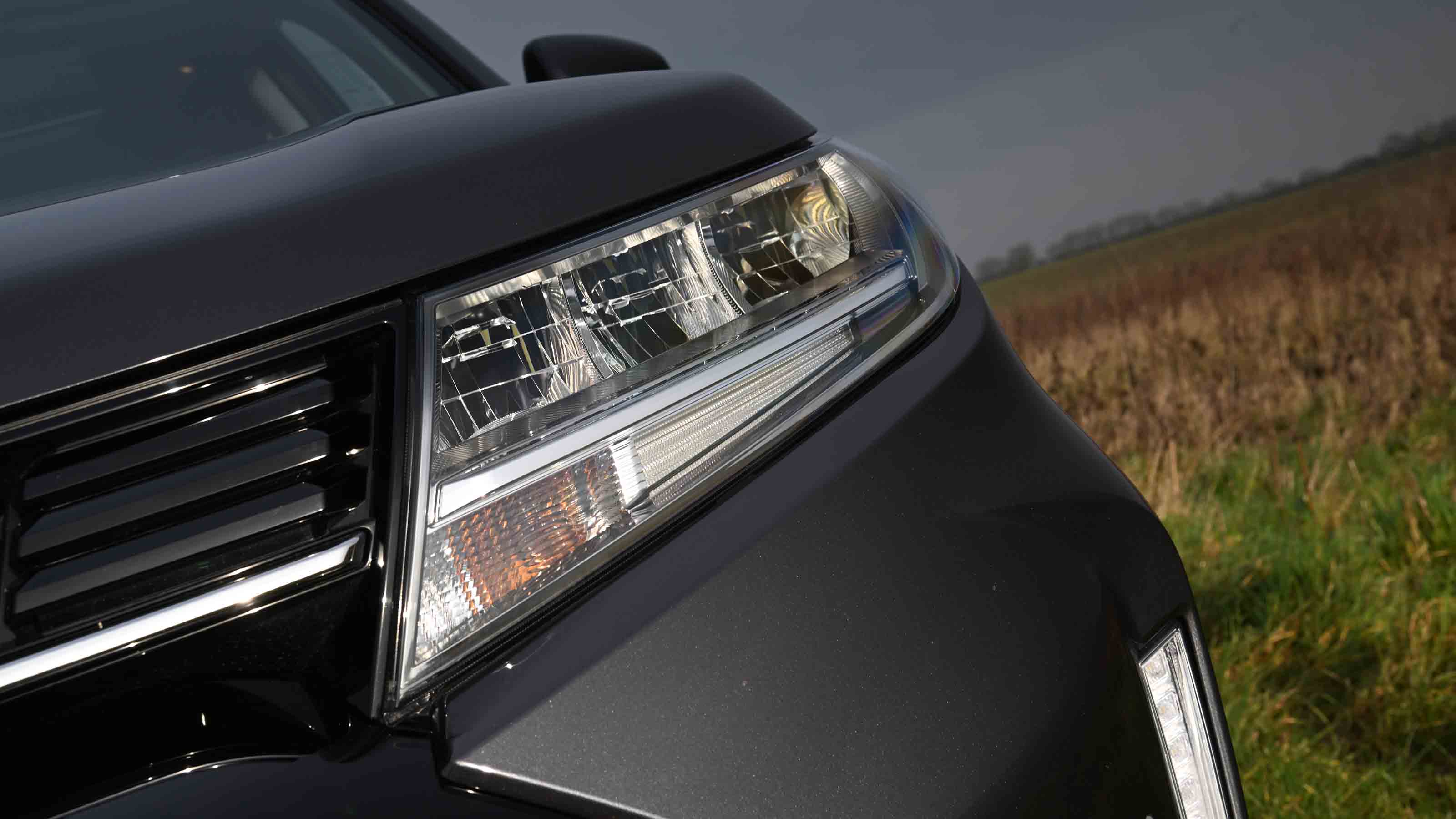 Suzuki Vitara - head light detail