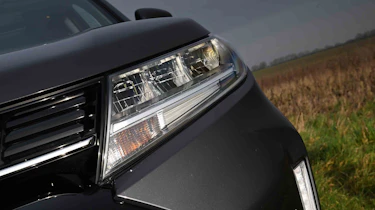 Suzuki Vitara - head light detail