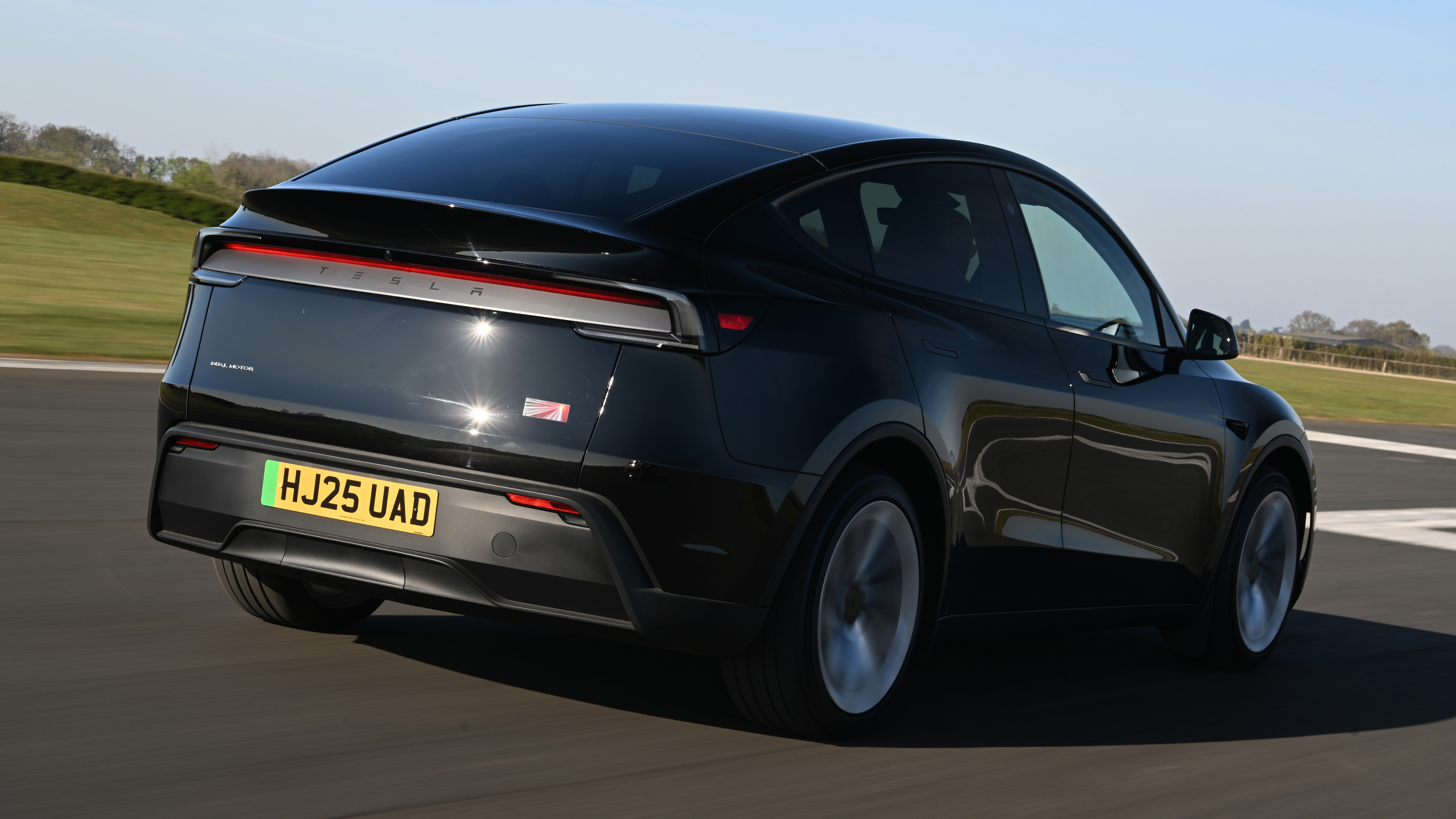 Tesla Model Y - rear tracking