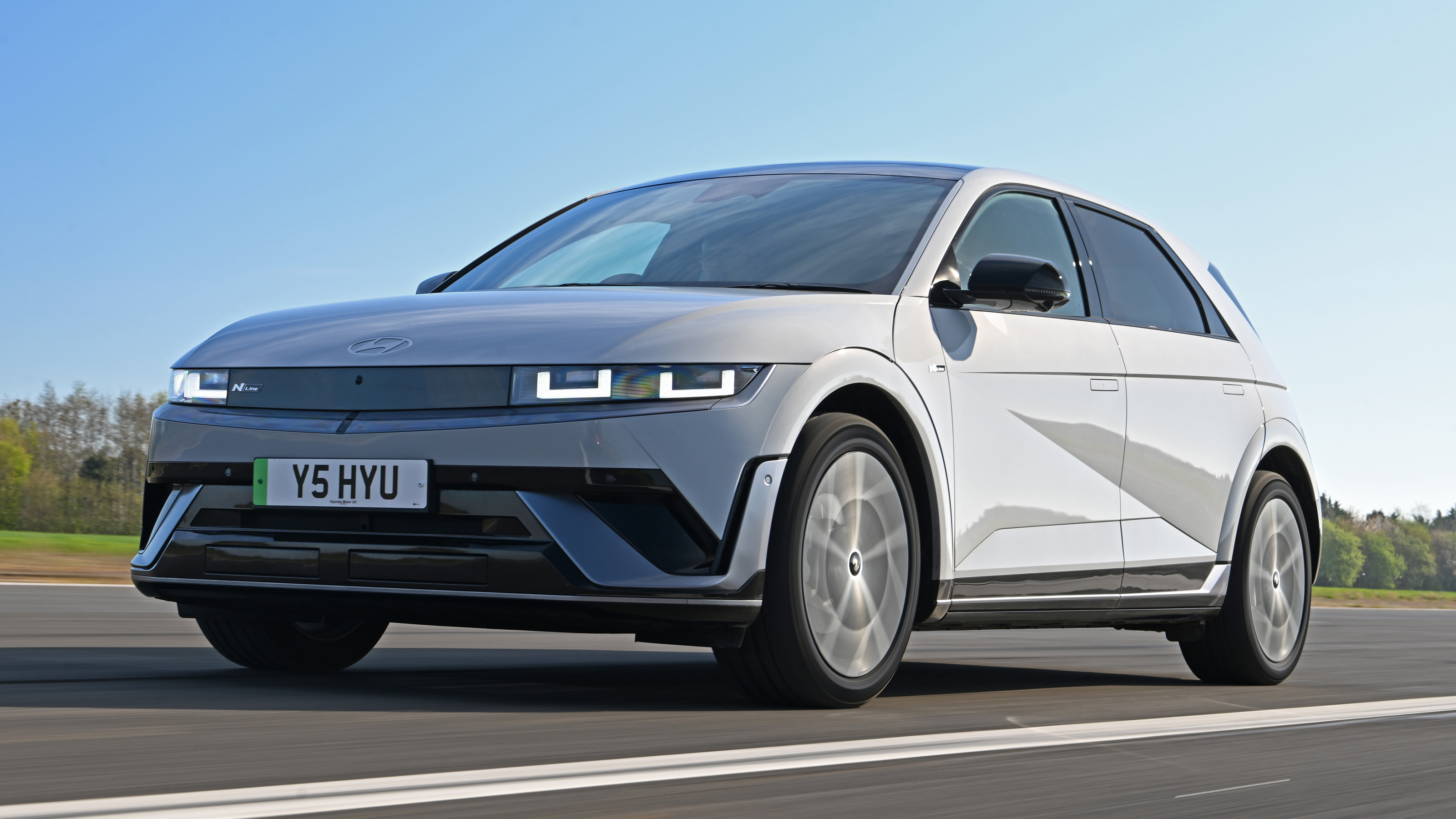 Hyundai Ioniq 5 - front tracking