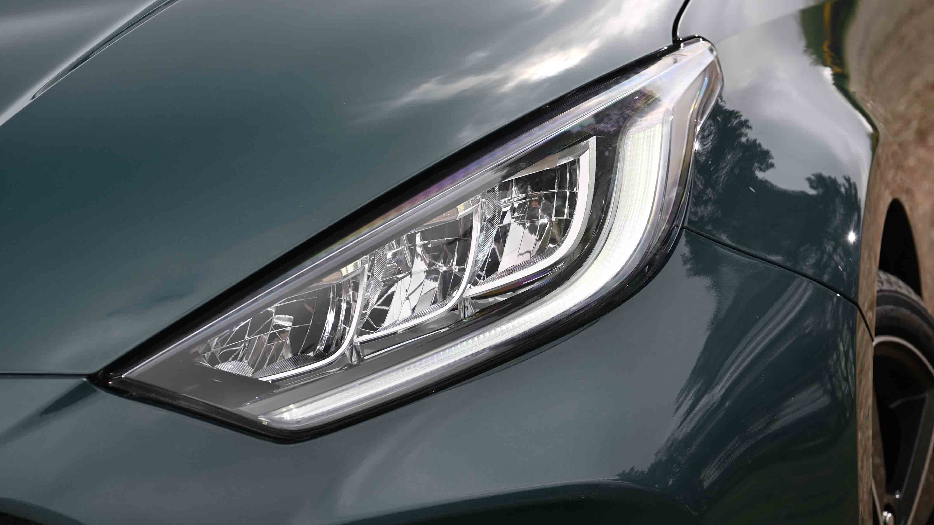 Toyota Yaris - head light detail