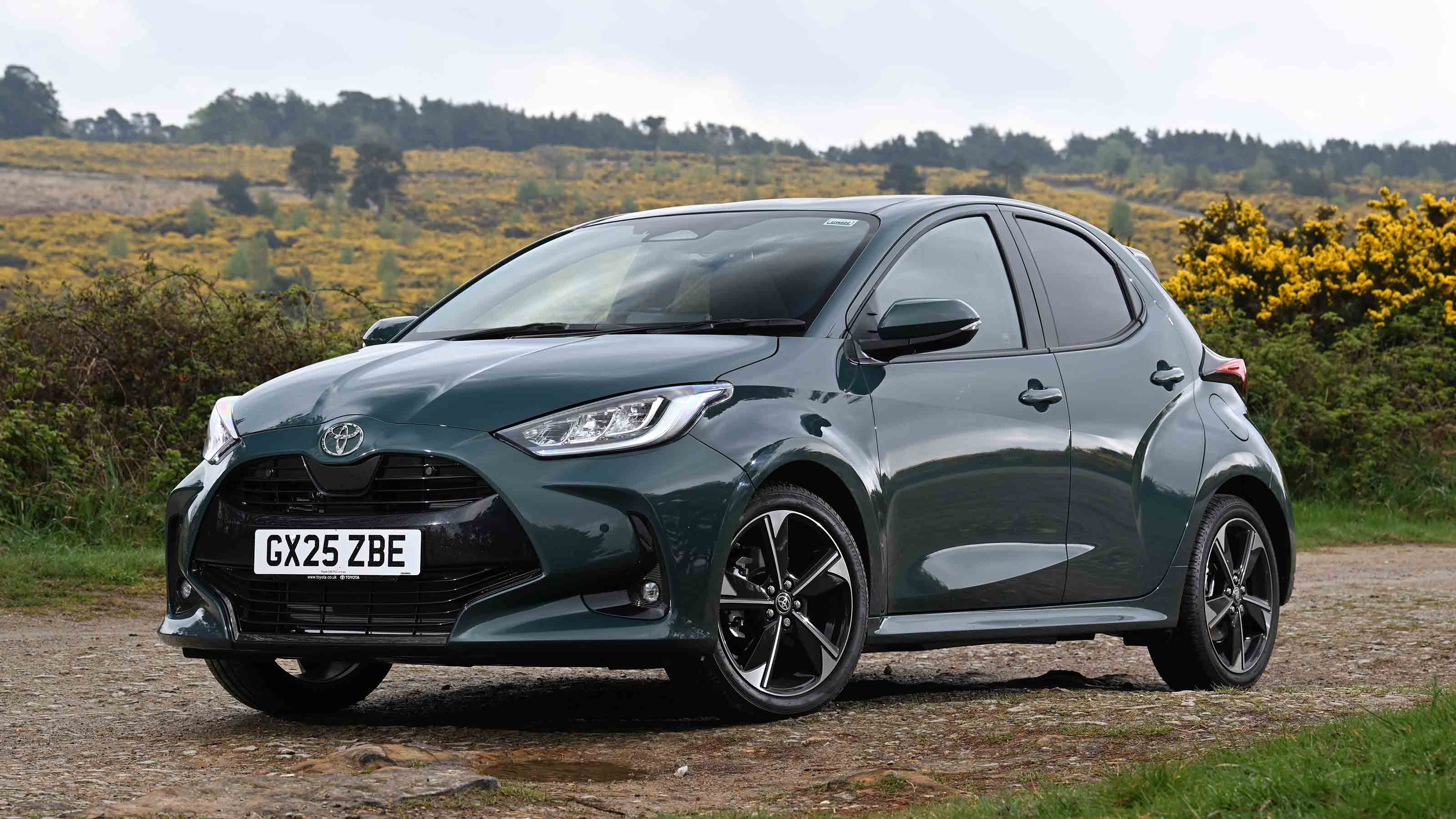 Toyota Yaris - front static