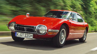 Toyota 2000GT - front tracking