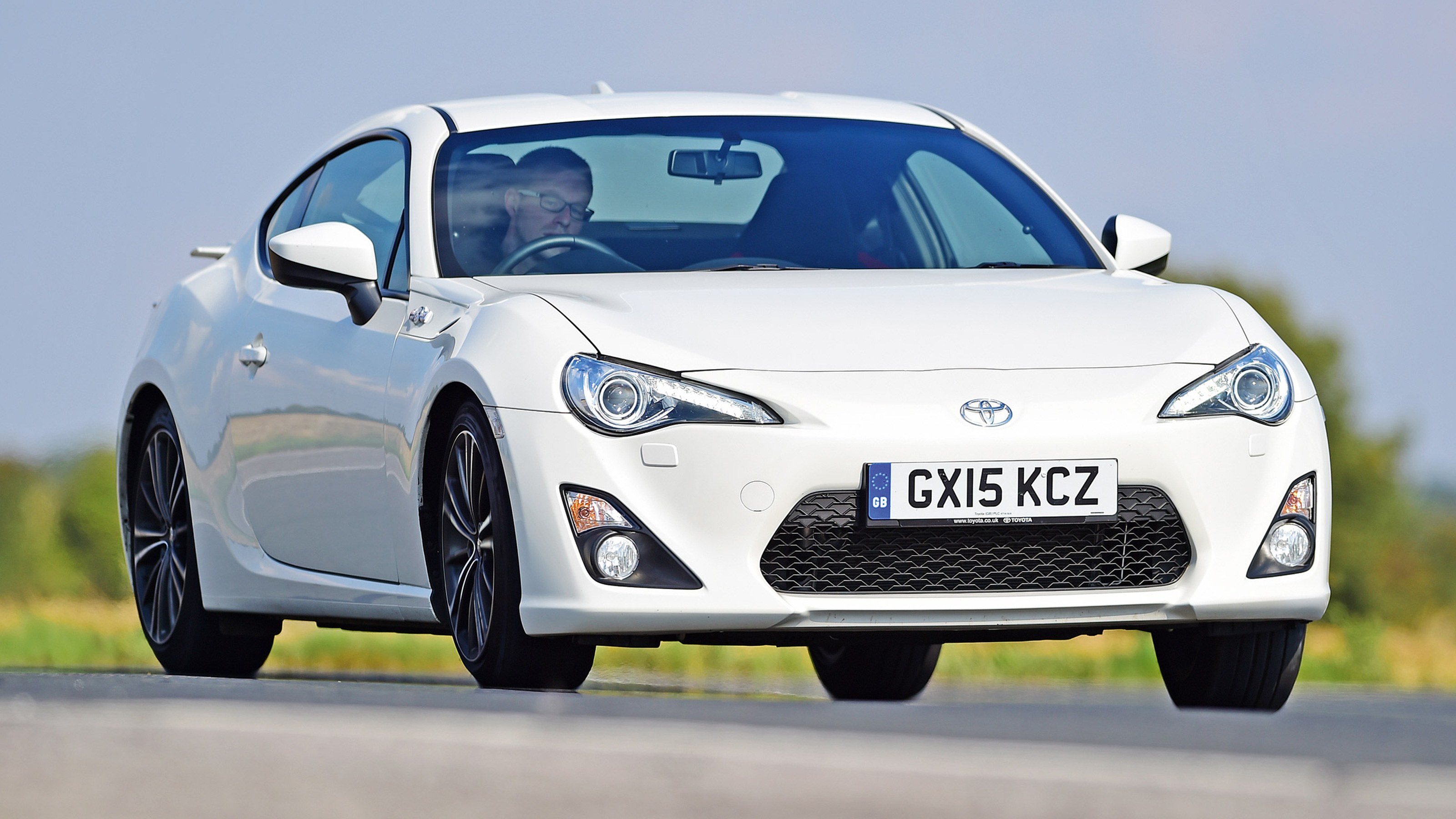 Toyota GT86 - front cornering