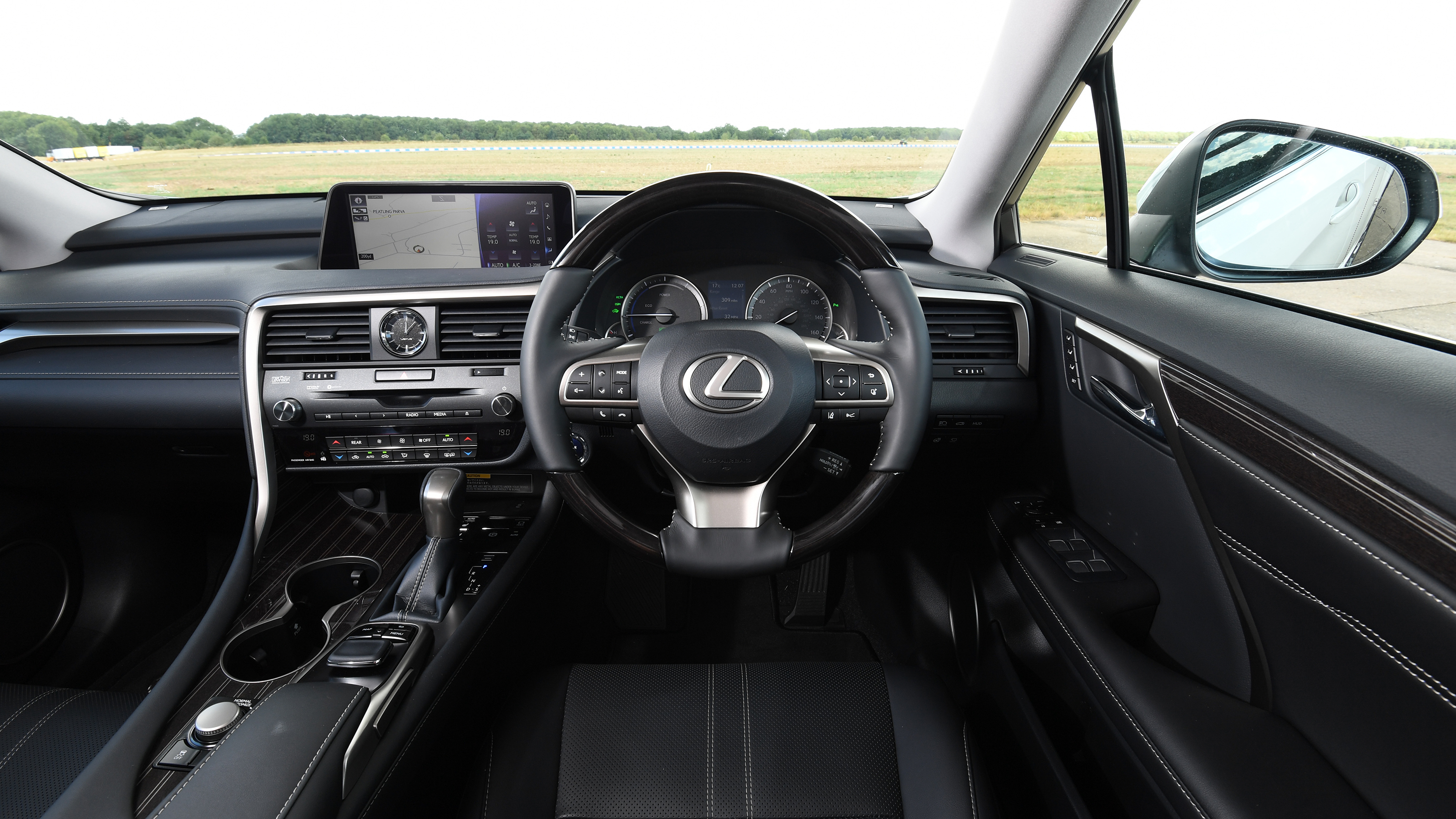 Lexus RX - interior