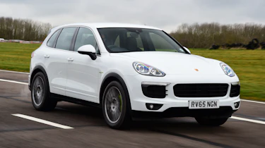 Porsche Cayenne Hybrid - front tracking