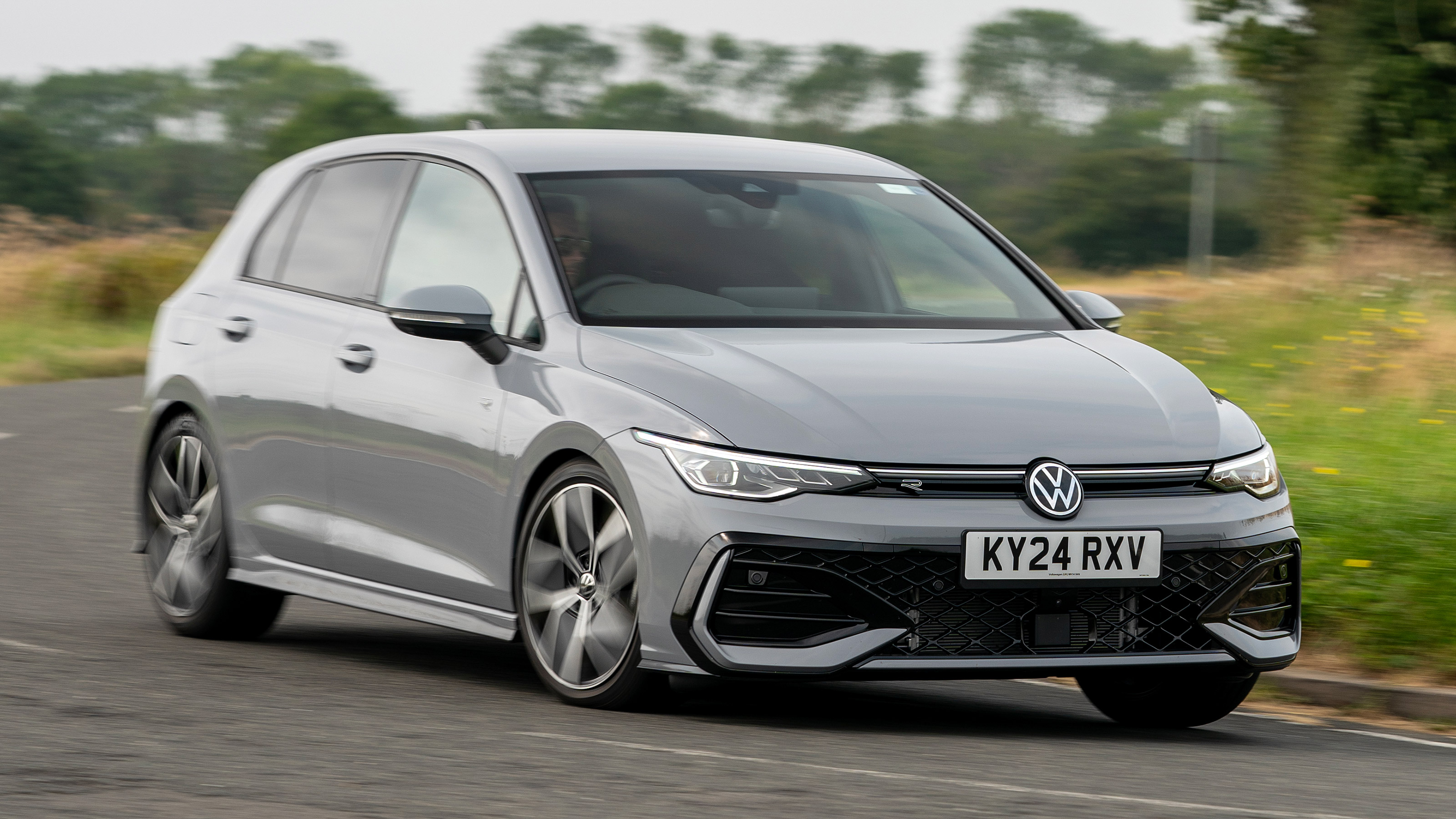 Volkswagen Golf eHybrid - front cornering