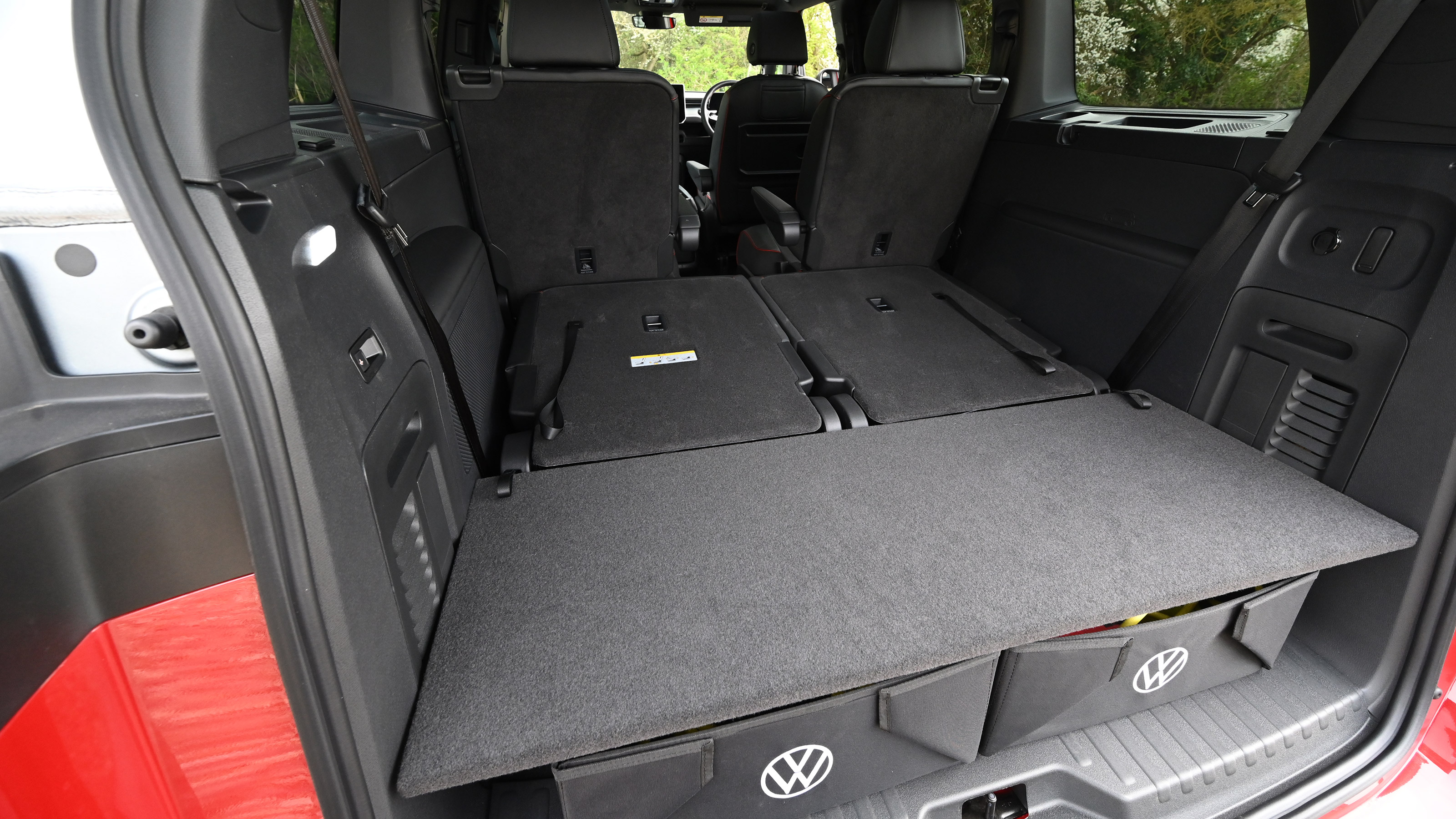 Volkswagen ID.Buzz GTX - boot seats down
