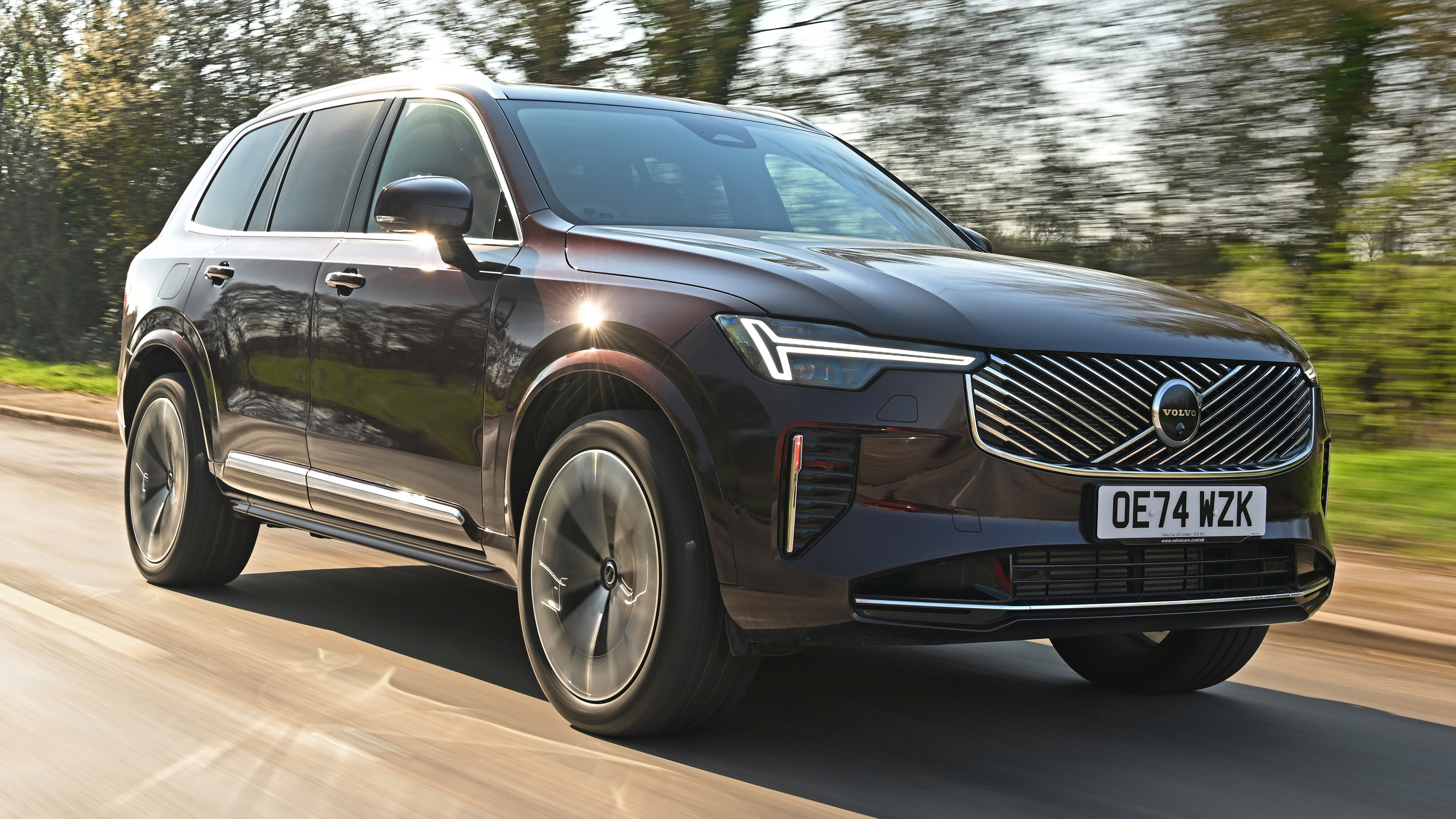 Volvo XC90 - front