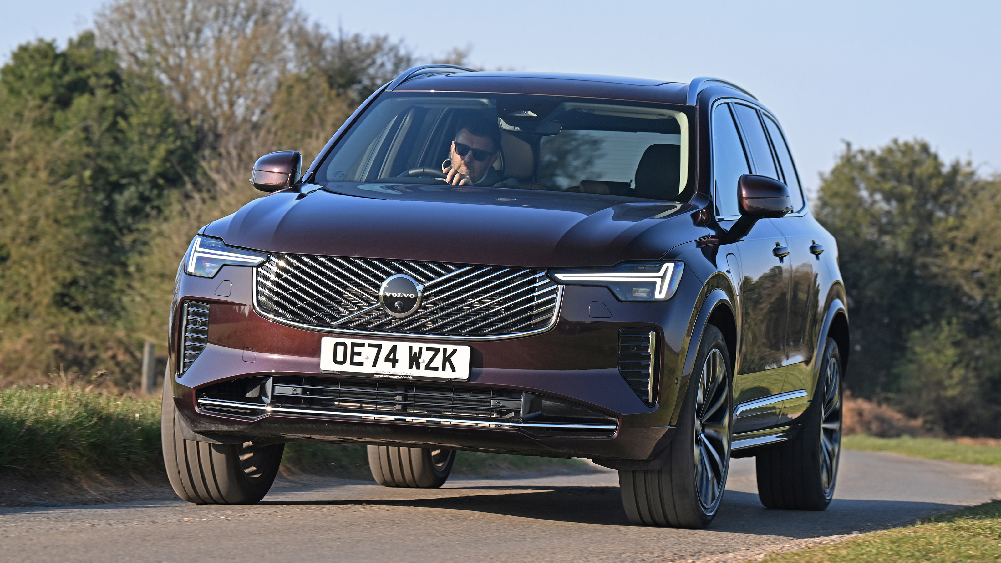 Volvo XC90 - front cornering