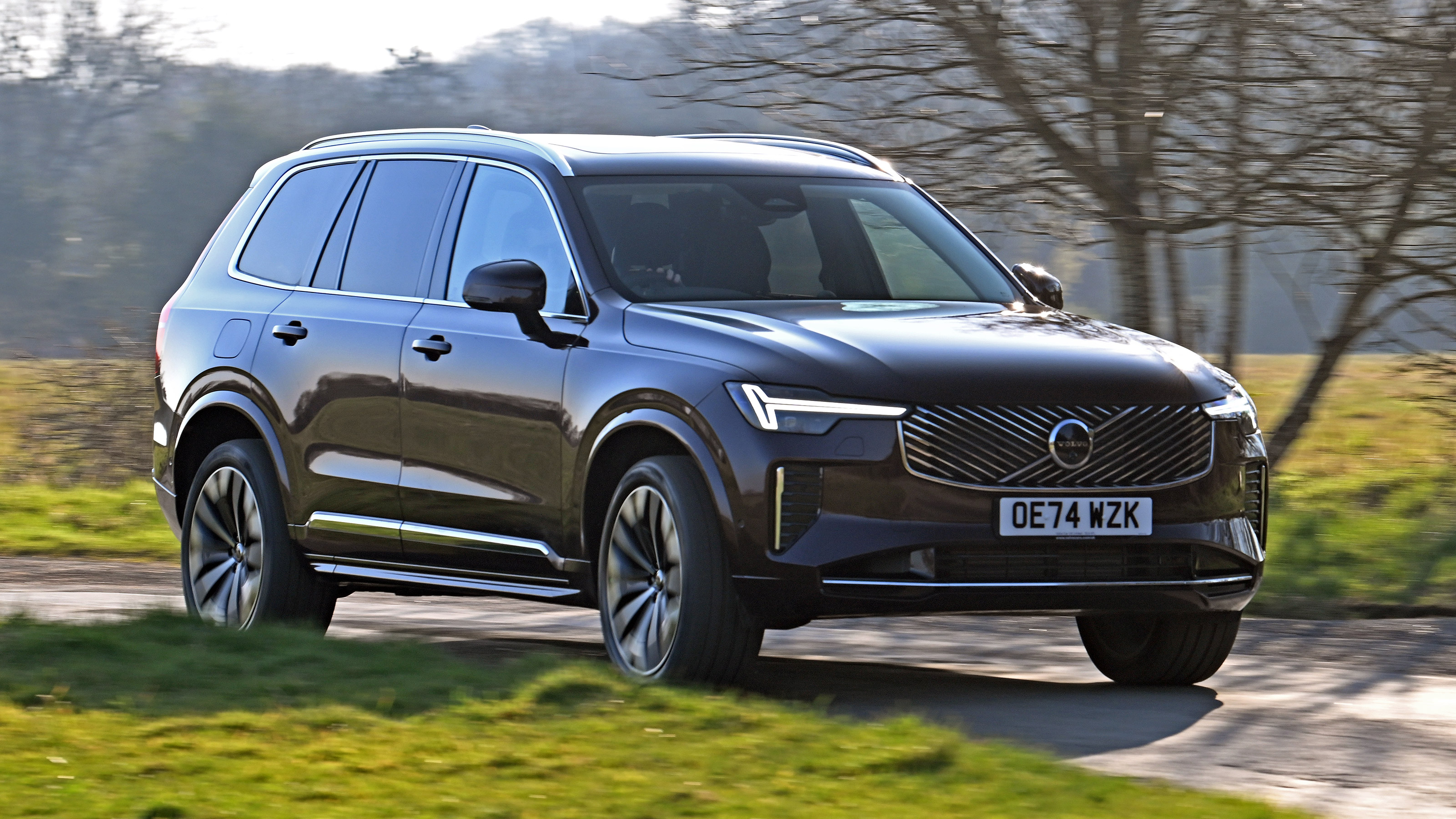 Volvo XC90 - front action