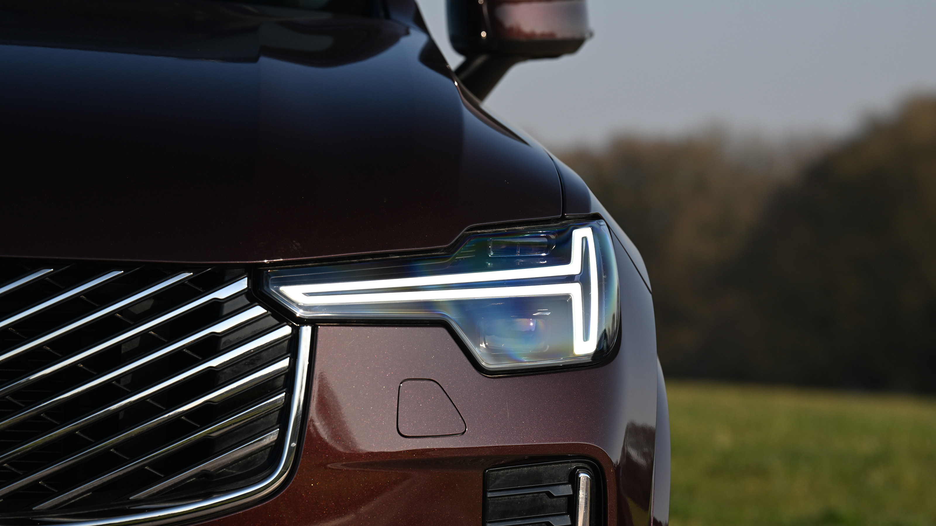 Volvo XC90 - front light