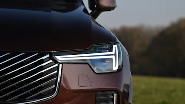 Volvo XC90 - front light