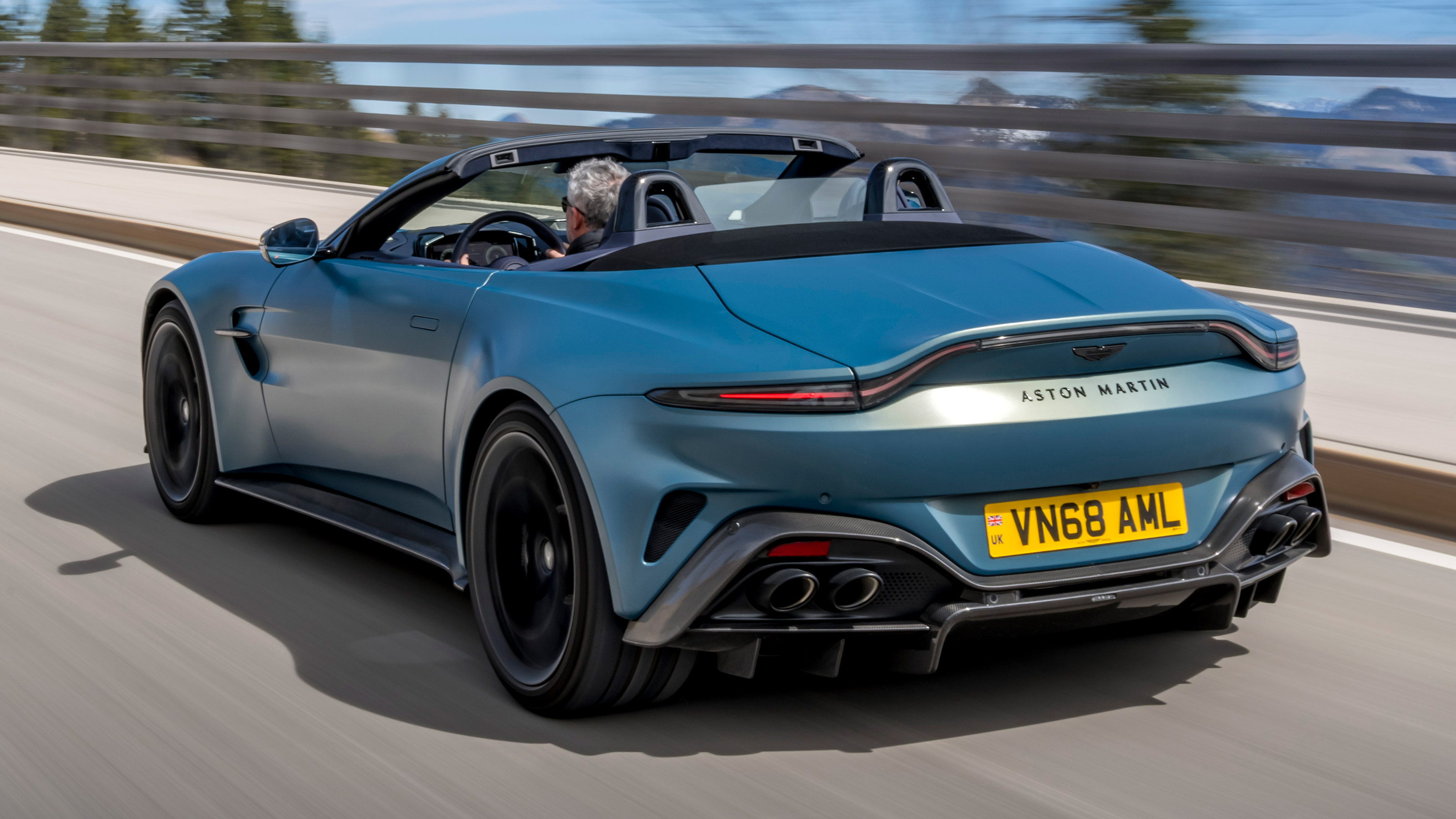 Aston Martin Vantage Roadster - rear