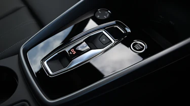 Audi A3 35 TFSI S tronic S line long termer - centre console