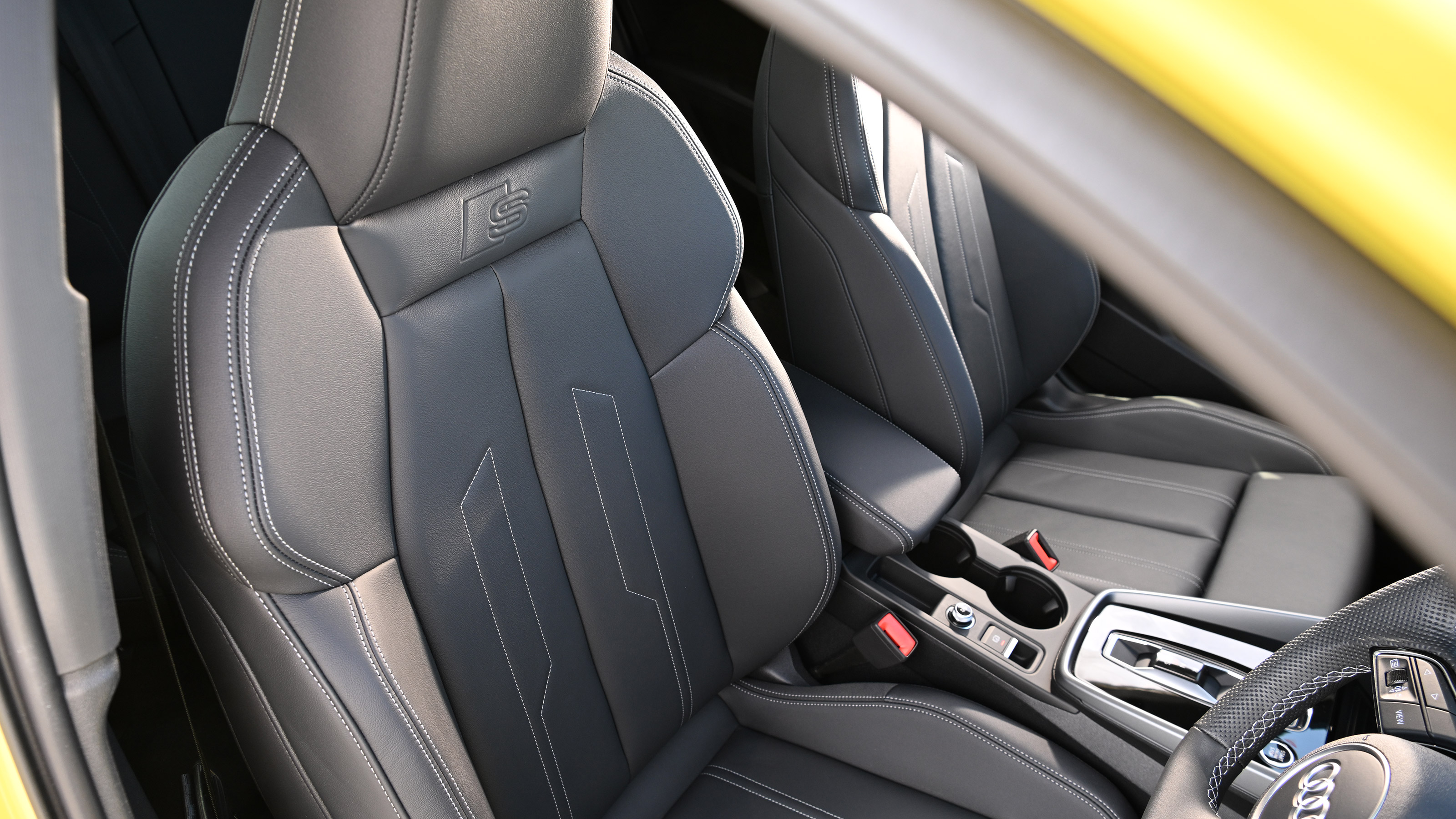 Audi A3 35 TFSI S tronic S line long termer - front seats