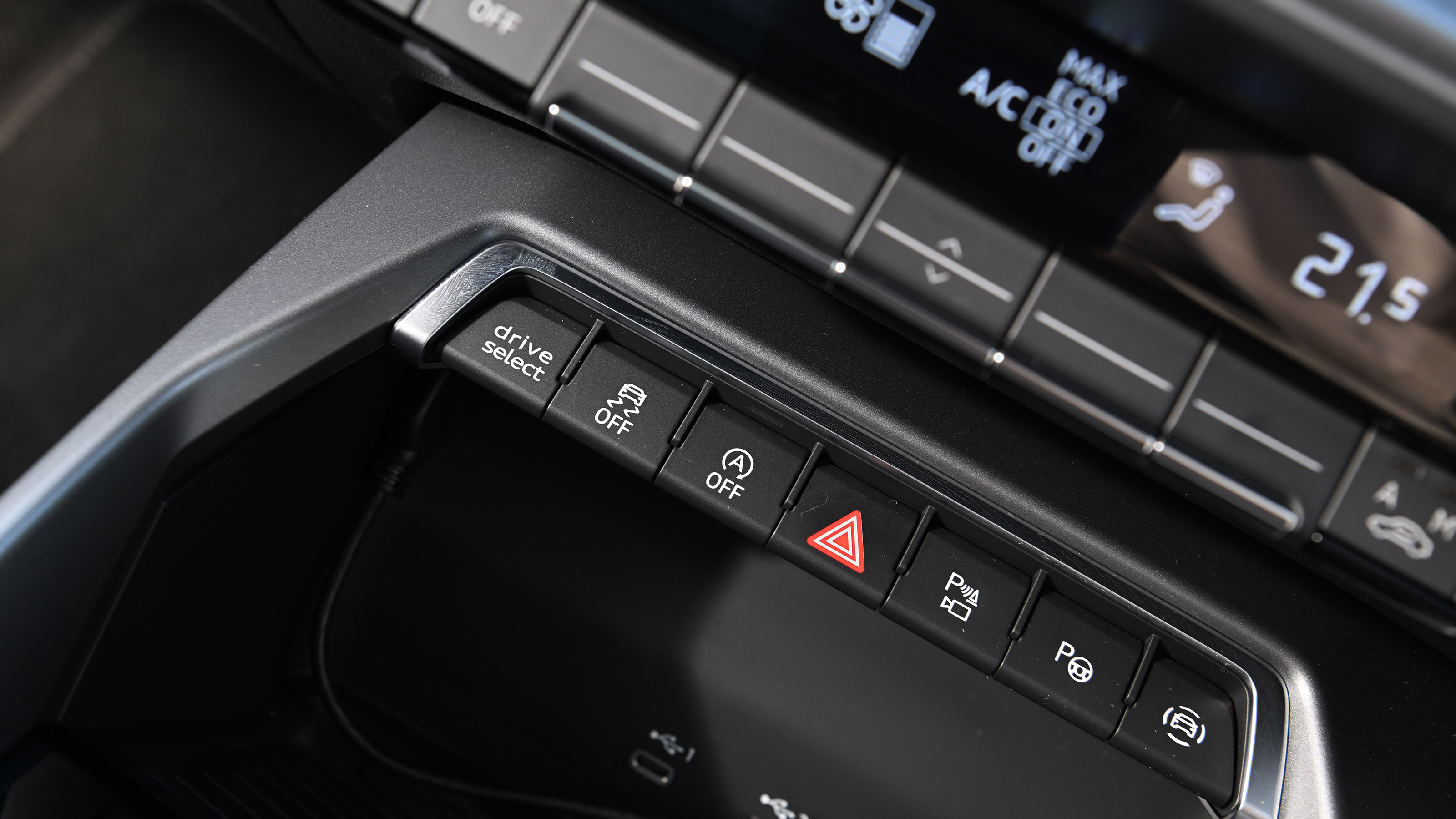 Audi A3 35 TFSI S tronic S line long termer - controls