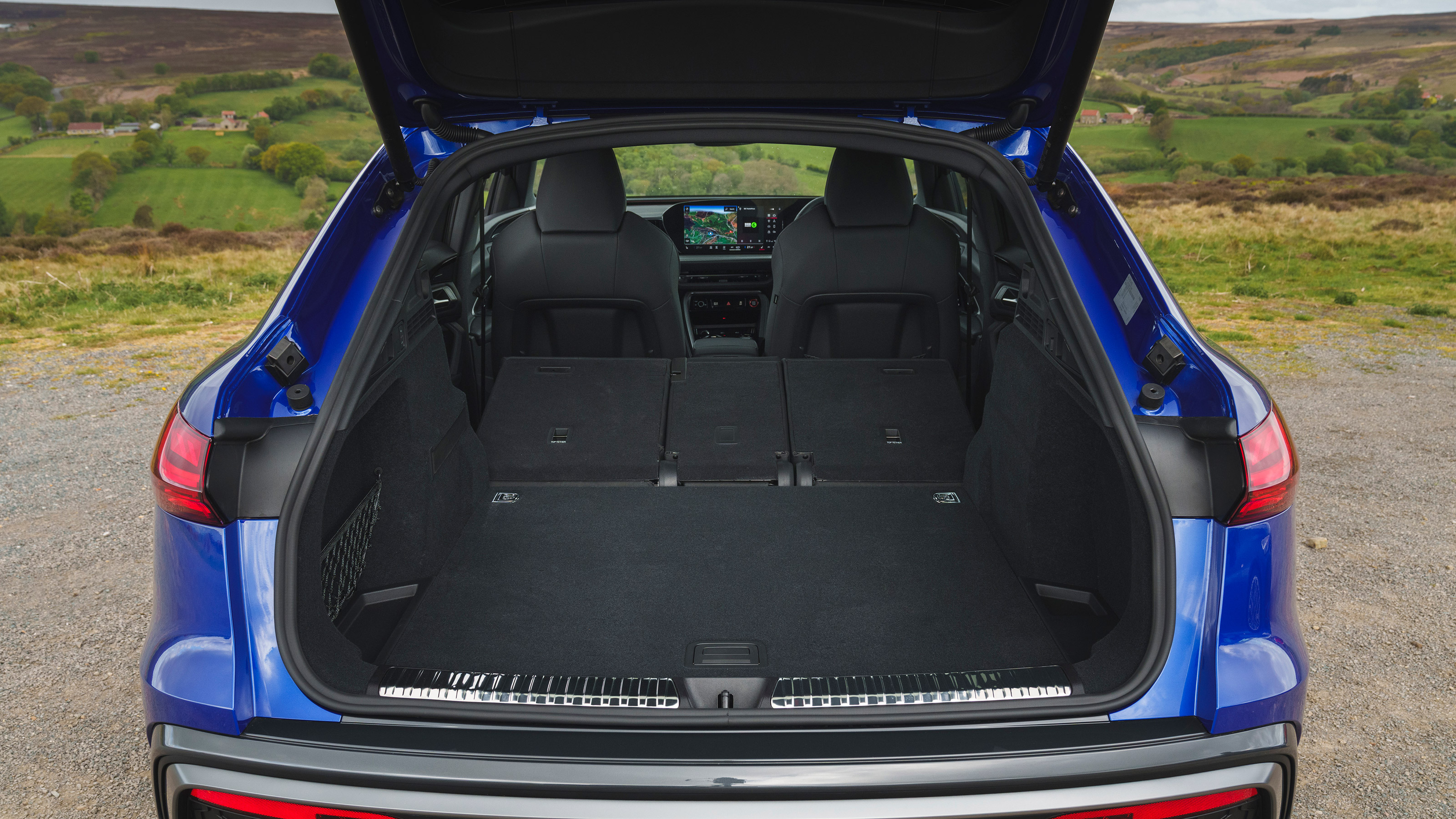 Audi Q5 Sportback - boot seats down