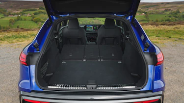 Audi Q5 Sportback - boot seats down