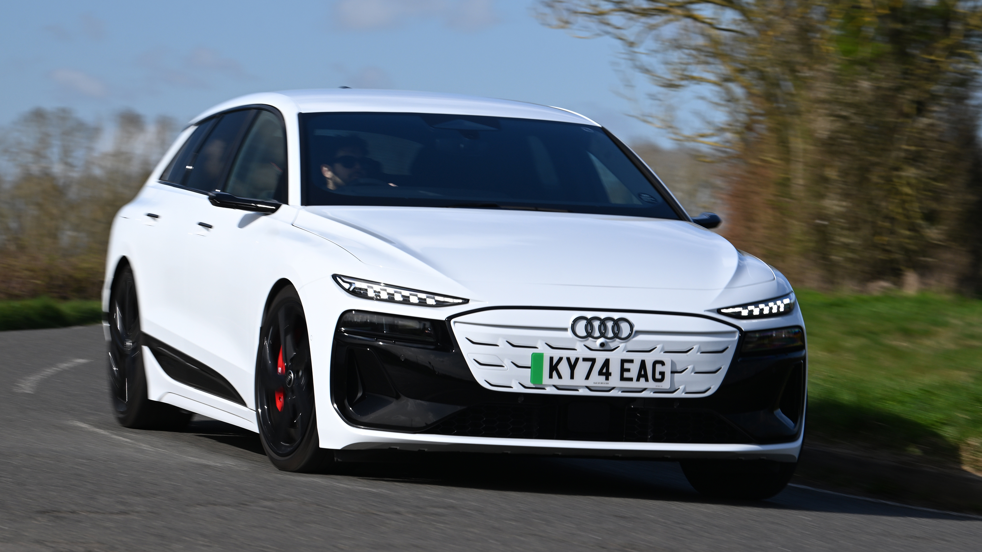Audi S6 Avant e-tron - front cornering 