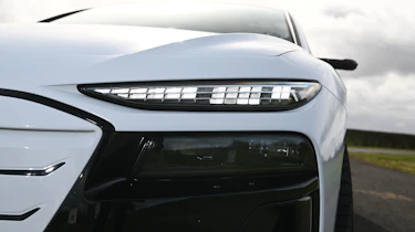 Audi S6 Avant e-tron - front LED headlight