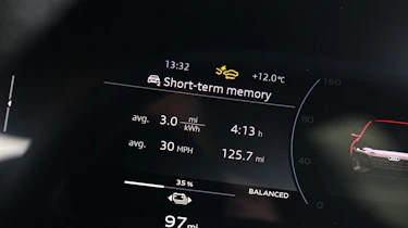 Audi S6 Avant e-tron - digital drivers display
