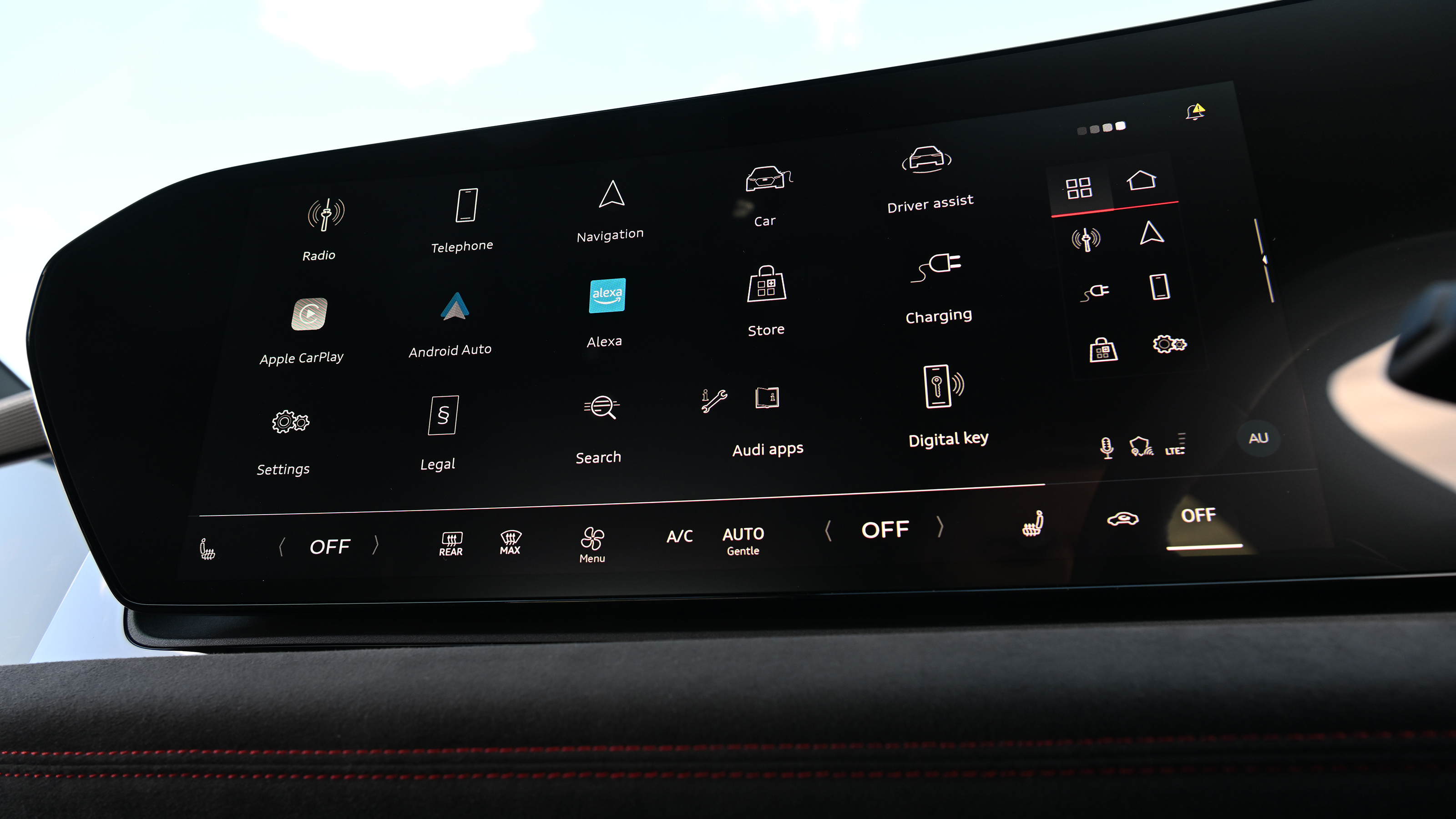 Audi S6 Avant e-tron - infotainment screen 