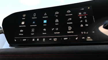 Audi S6 Avant e-tron - infotainment screen