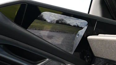 Audi S6 Avant e-tron - digital side mirror display