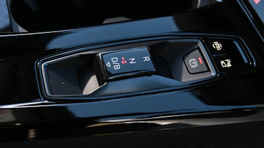 Audi S6 Avant e-tron - centre console