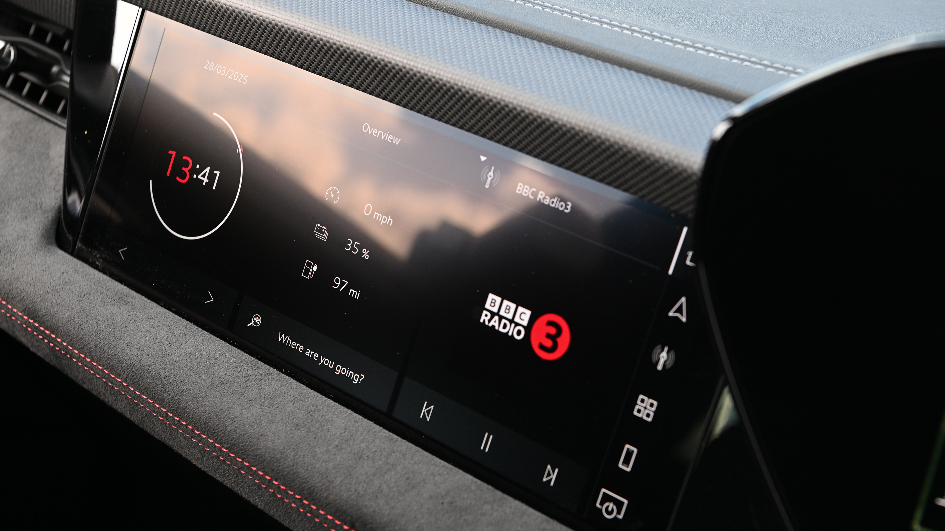 Audi S6 Avant e-tron - passenger digital screen 