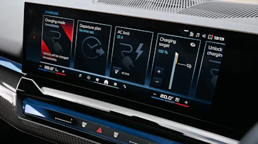 BMW i5 Touring M60 xDrive - infotainment screen