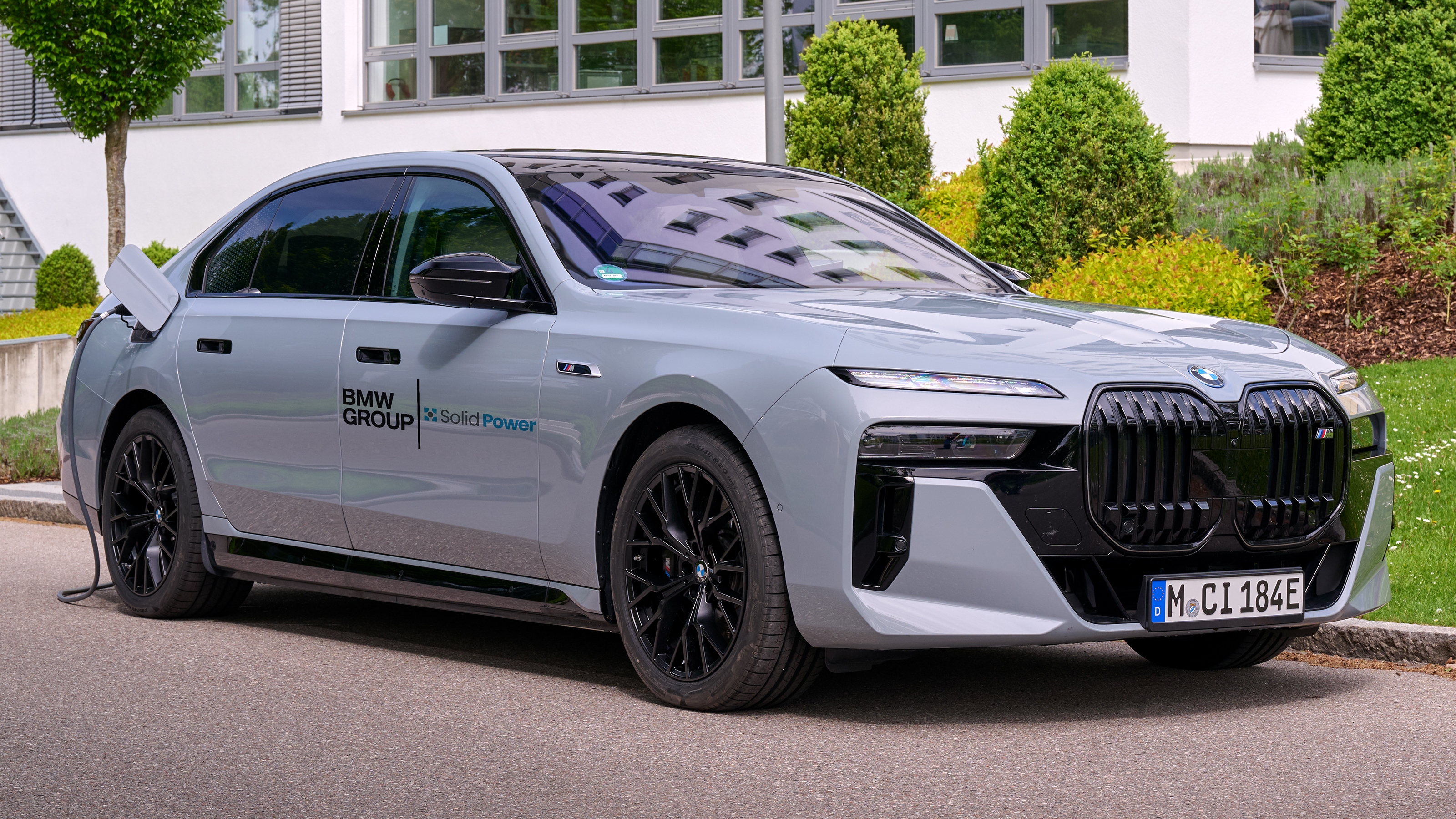 BMW i7 prototype with solid state battery - front 3/4