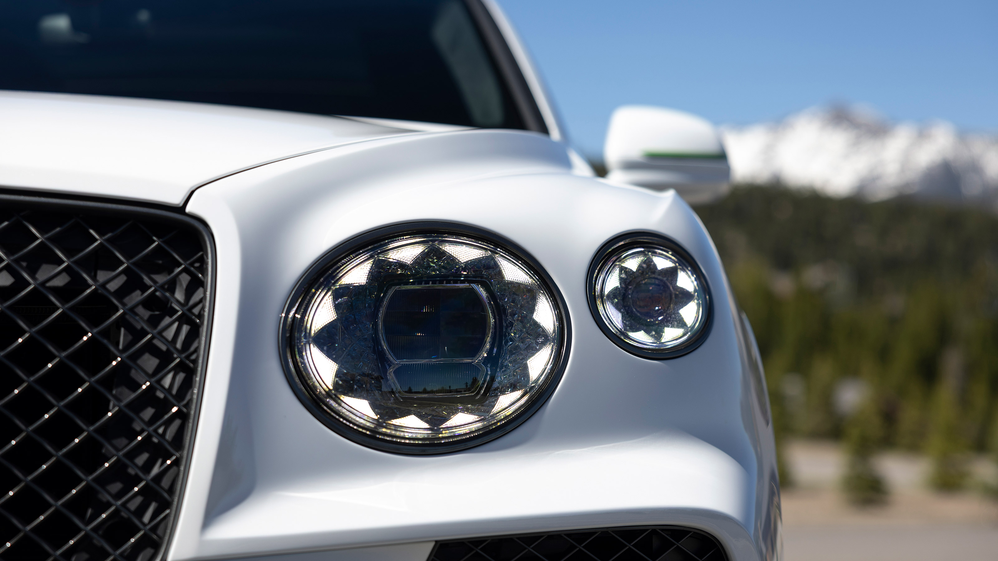 Bentley Bentayga Speed - front light