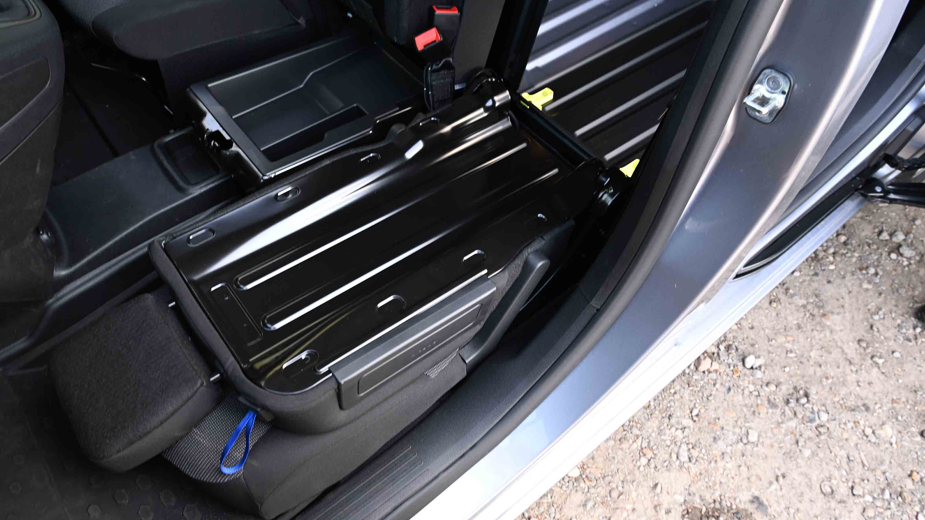 Citroen Berlingo Van - passenger seat folded down and bulkhead load-through open