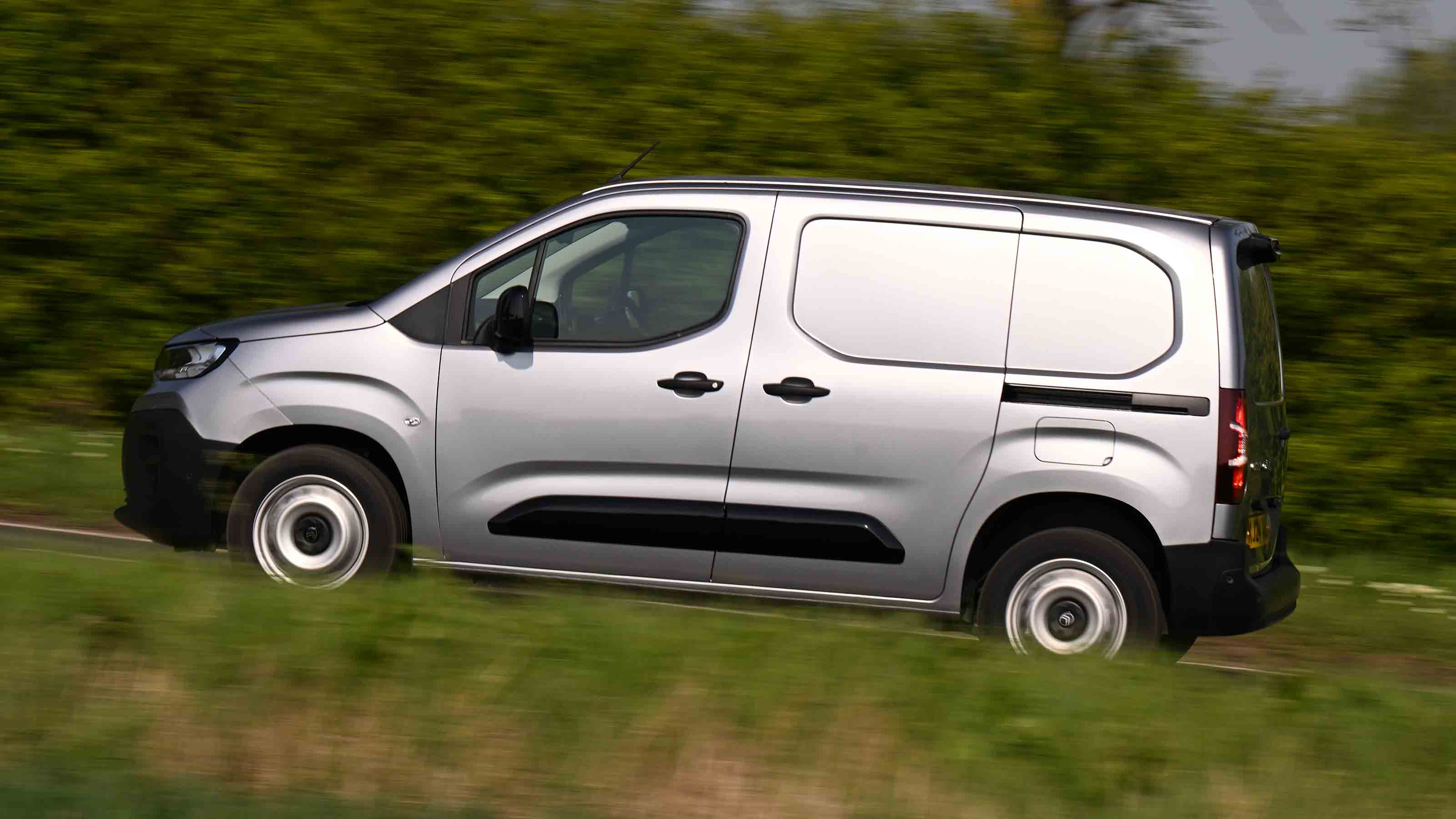 Citroen Berlingo Van - panning, passenger side
